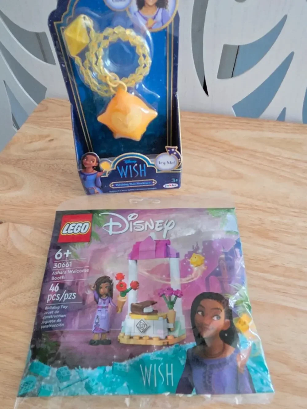 Disney Wish Jakks Wishing Star Necklace & LEGO 30661 Asha’s Welcome Booth Set